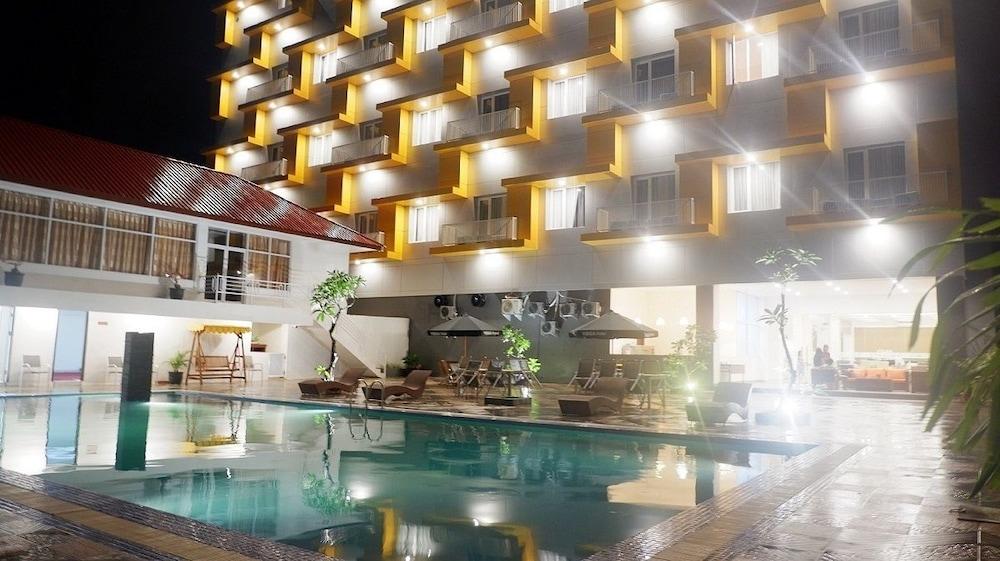 Hotel Vega Prime & Convention 4*